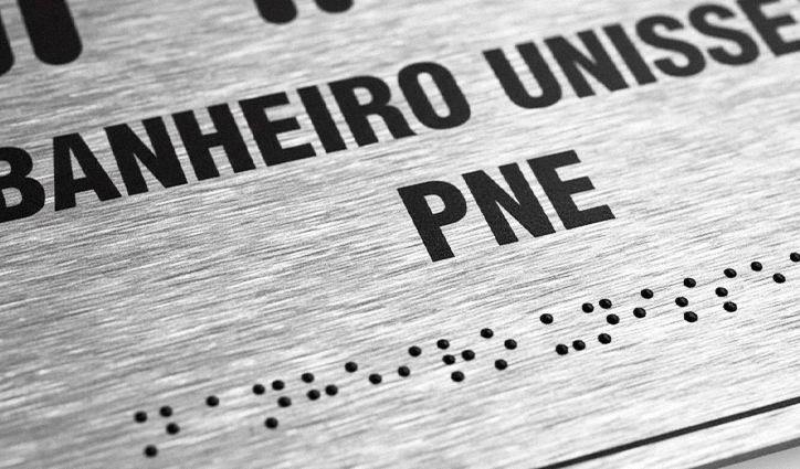 Acessibilidade e sinalização inclusiva: como adequar com braille