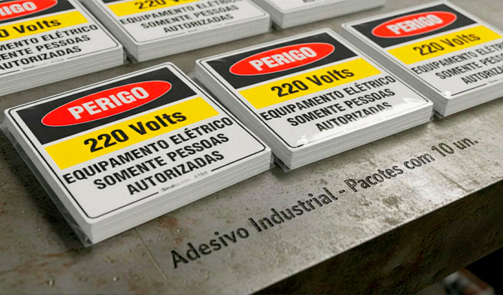 Sinalização industrial e segurança: Redução de 25% nos acidentes