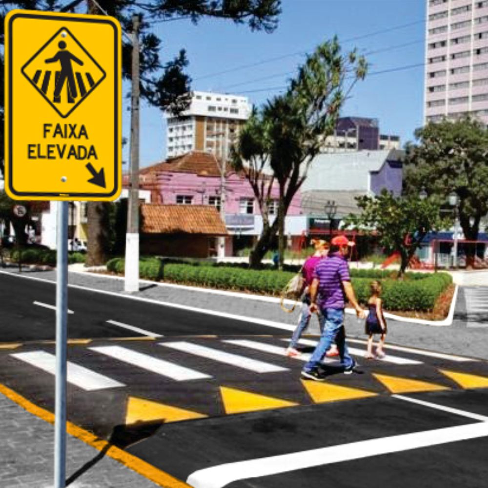 Placa Passagem de Pedestres (Faixa Elevada) - Seta Direita (A-32b)