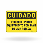 Placa Cuidado - Proibido Operar Equipamento com Mais de uma Pessoa