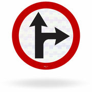 Placa Siga em Frente ou à Direita (R-25d)